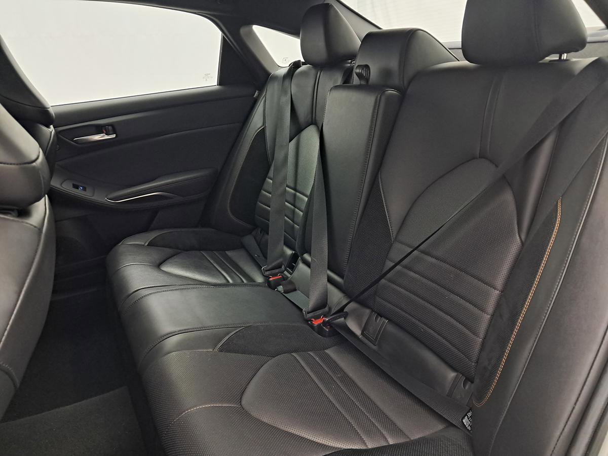 Used 2021 Toyota Avalon XSE image 19