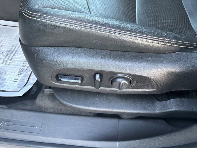 Used 2020 GMC Terrain SLT w/ LPO, Floor Liner Package image 12