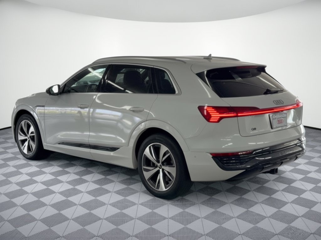 Used 2024 Audi Q8 e-tron Premium Plus w/ Premium Plus Package AWD/4WD image 3