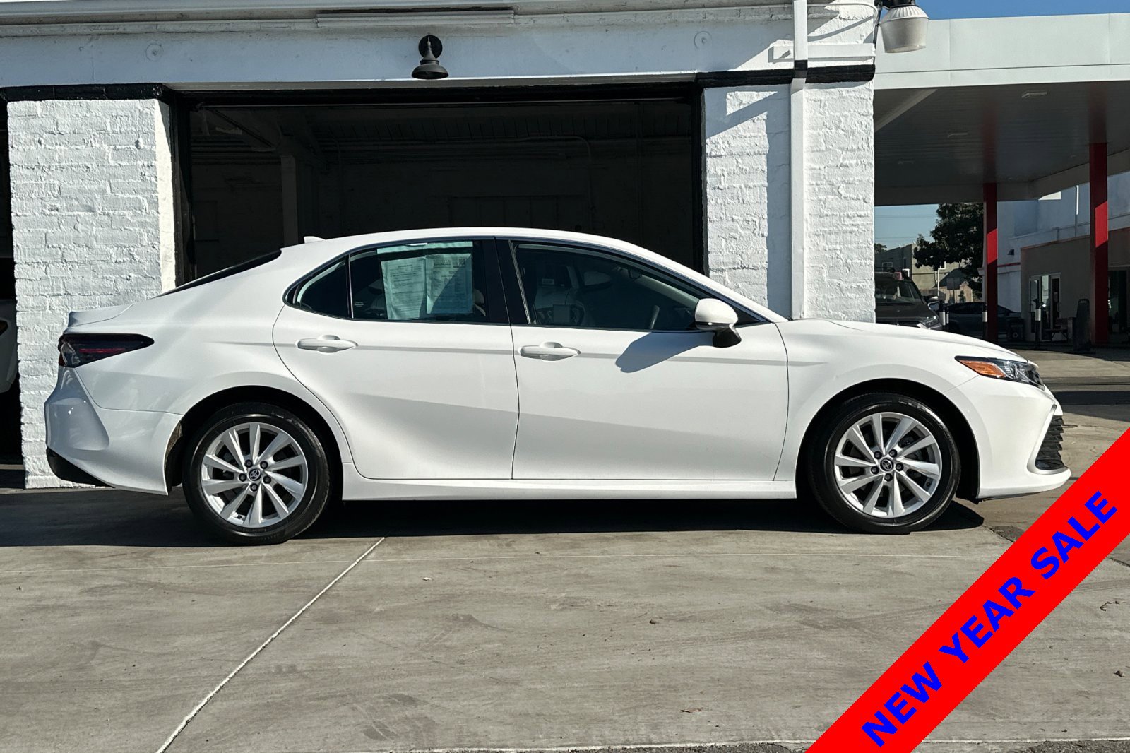 Used 2023 Toyota Camry LE image 3