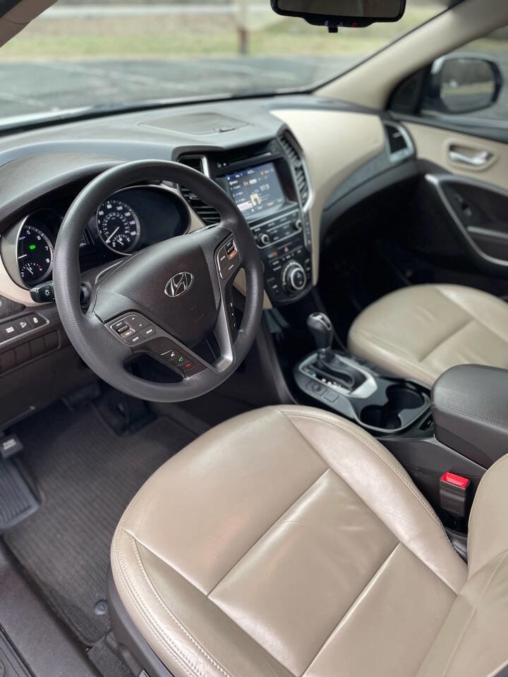 Used 2019 Hyundai Santa Fe XL SE image 5