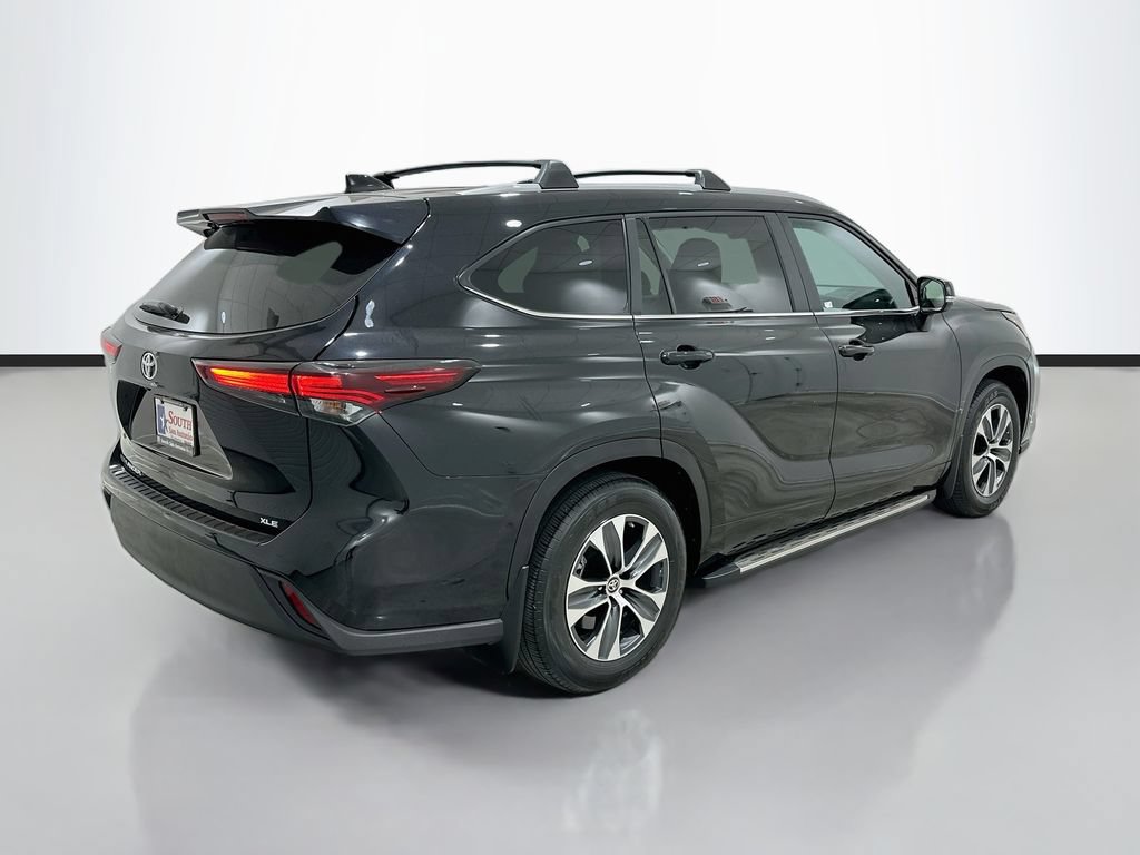 Used 2024 Toyota Highlander XLE FWD image 7