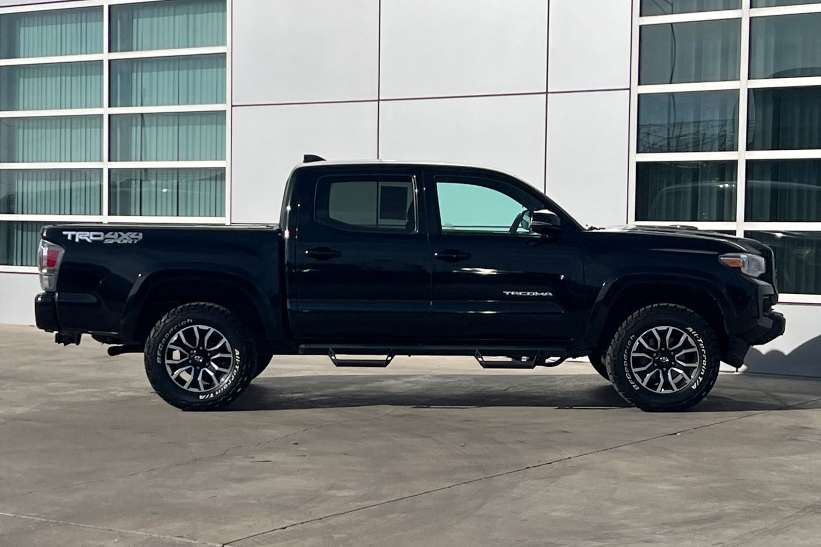 Used 2021 Toyota Tacoma TRD Sport AWD/4WD image 3