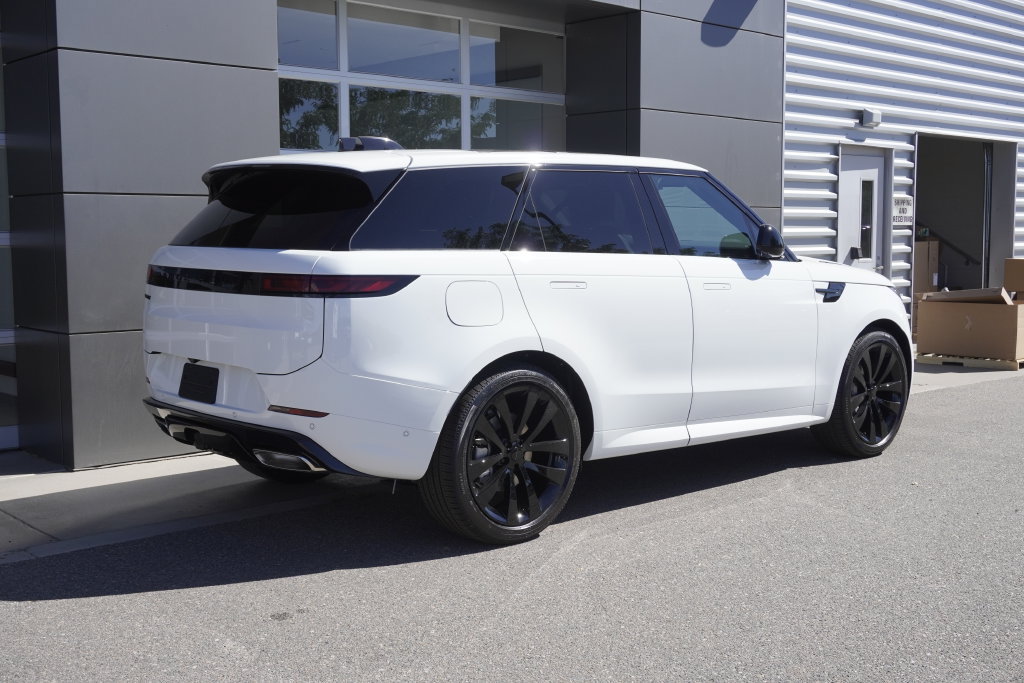 New 2026 Land Rover Range Rover Sport Dynamic SE AWD/4WD image 4