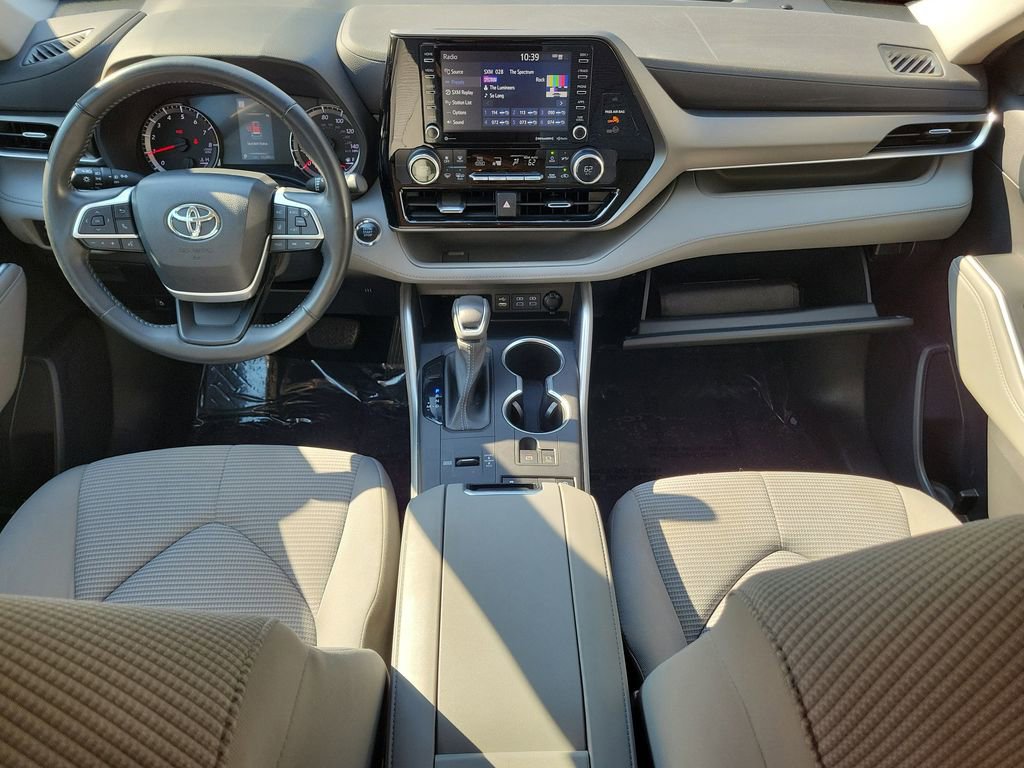 Used 2022 Toyota Highlander LE image 17