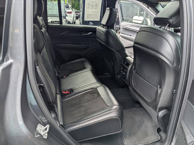 Used 2023 Jeep Grand Cherokee Altitude AWD/4WD image 18