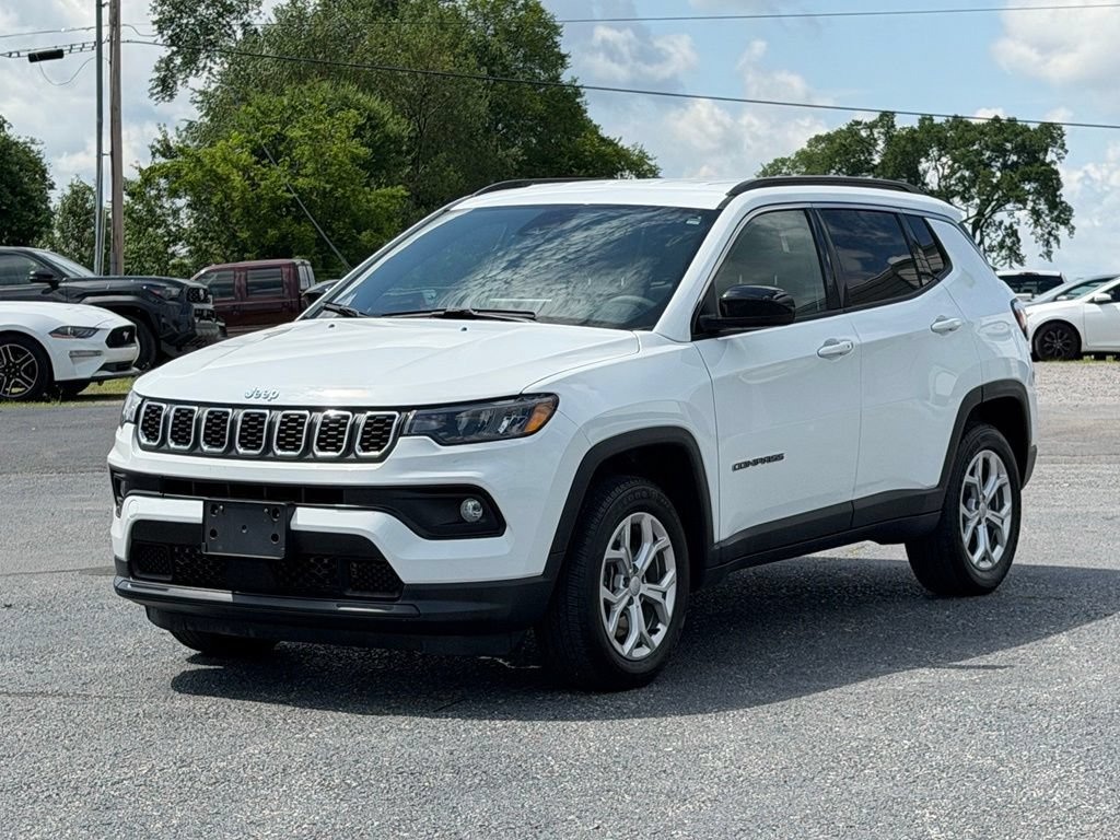 Used 2024 Jeep Compass Latitude AWD/4WD image 9