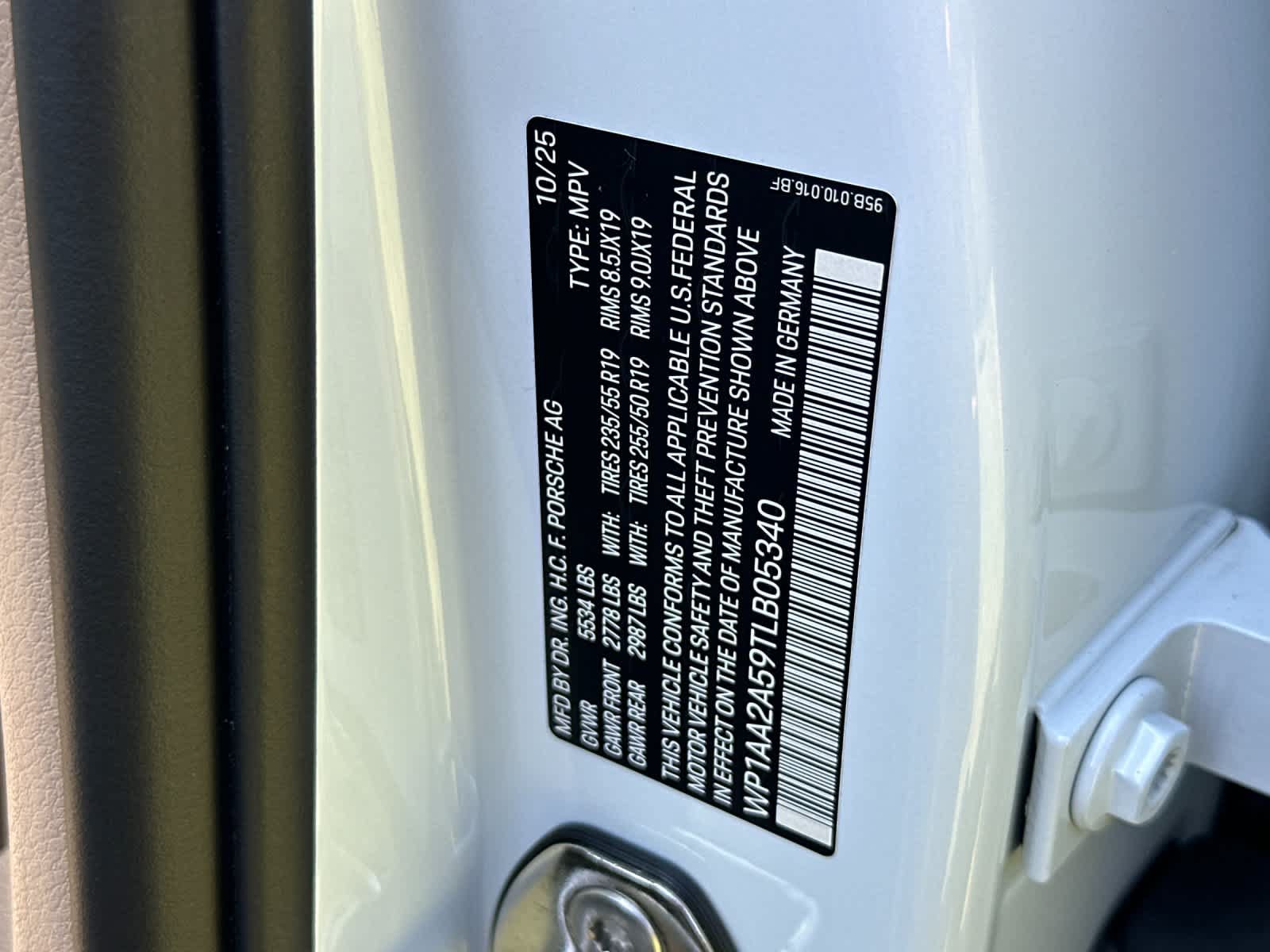 Certified 2026 Porsche Macan AWD/4WD image 34