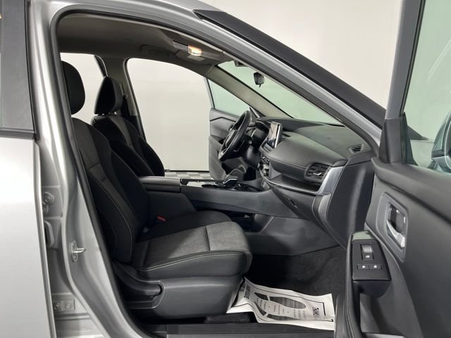 Used 2024 Nissan Rogue SV FWD image 40