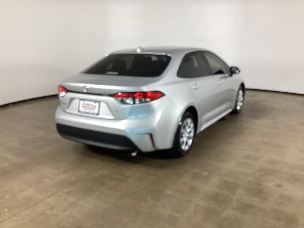 Used 2025 Toyota Corolla LE FWD image 5