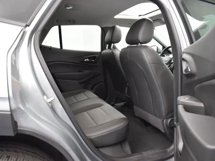 Used 2024 Chevrolet Trax LT w/ Sunroof Package image 18