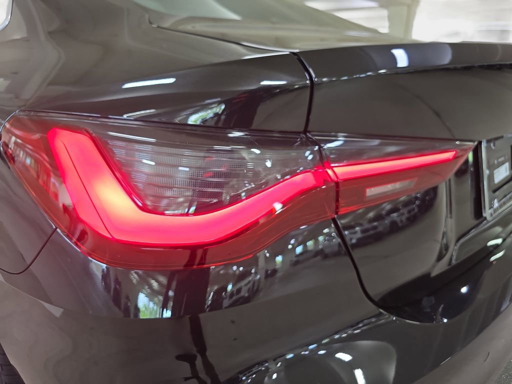 Used 2025 BMW 430i Coupe w/ Convenience Package RWD image 32