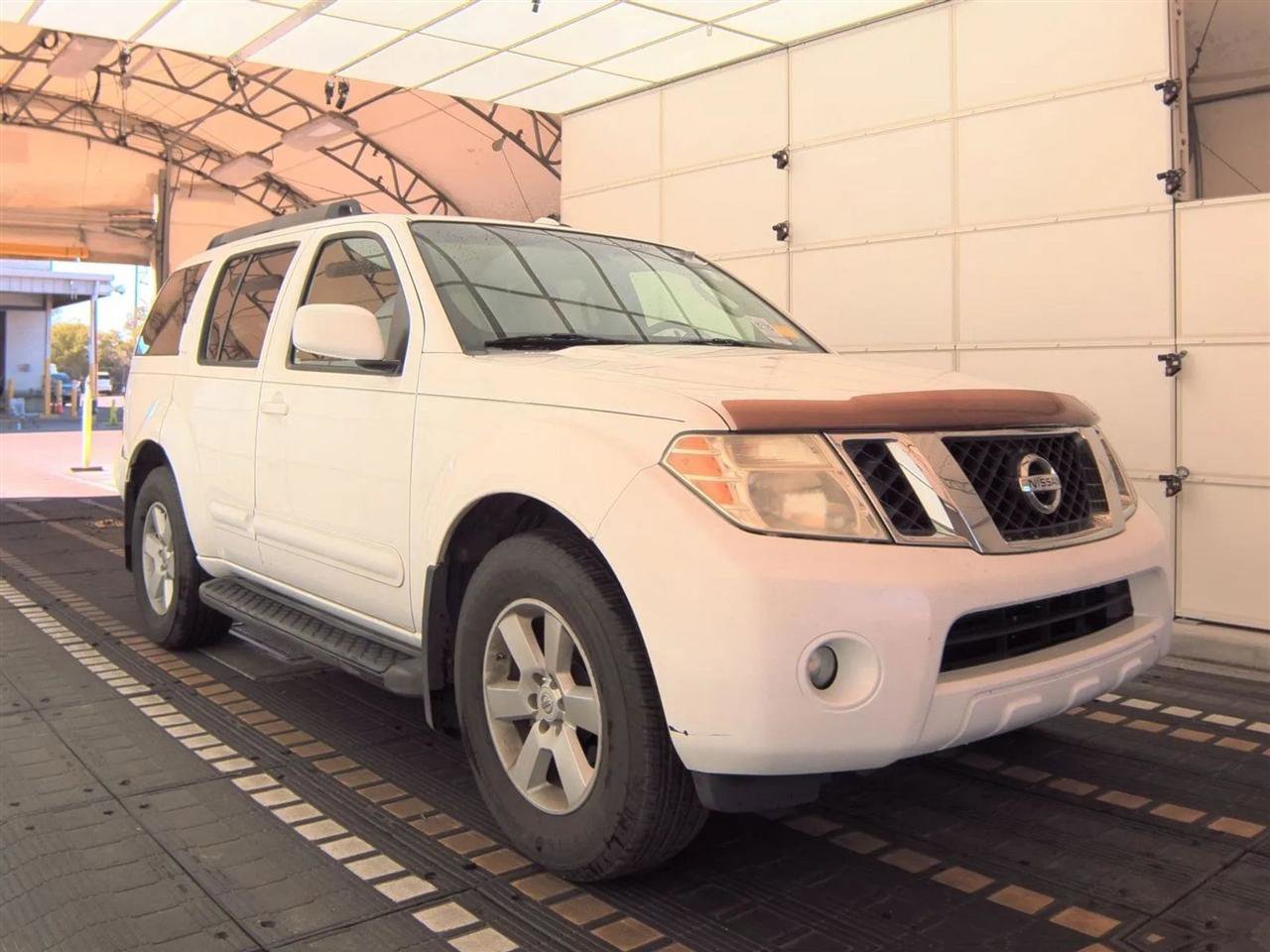 Used 2008 Nissan Pathfinder SE w/ Premium Pkg image 4