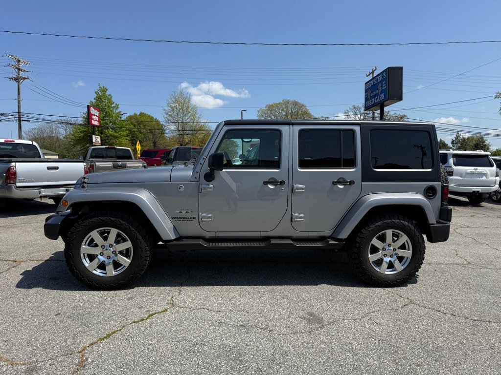 Used 2017 Jeep Wrangler Unlimited Sahara w/ Dual Top Group AWD/4WD image 4