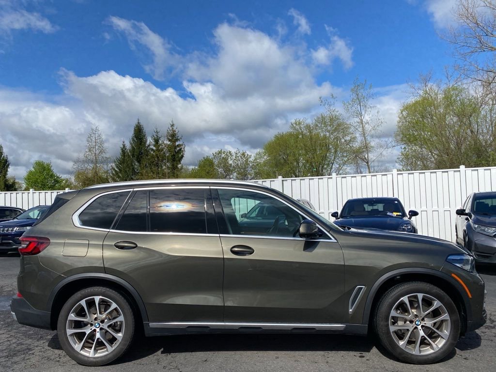 Used 2021 BMW X5 xDrive40i w/ Premium Package 2 AWD/4WD image 4