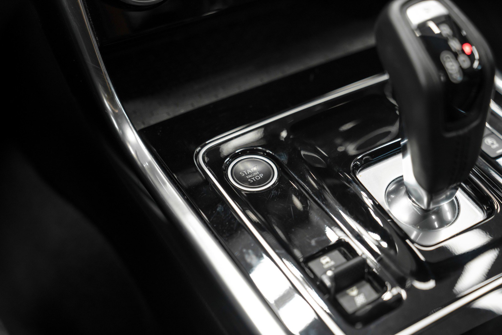 Used 2020 Jaguar XE S image 25