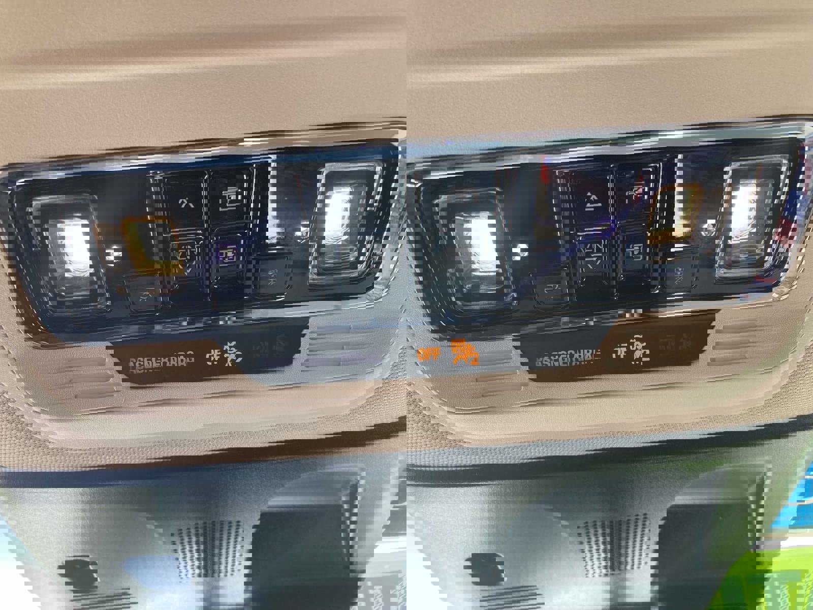 Certified 2022 Lincoln Corsair FWD w/ Premium Package image 31