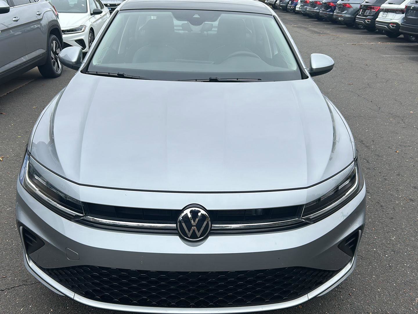 Used 2025 Volkswagen Jetta SE w/ Sunroof Package image 7