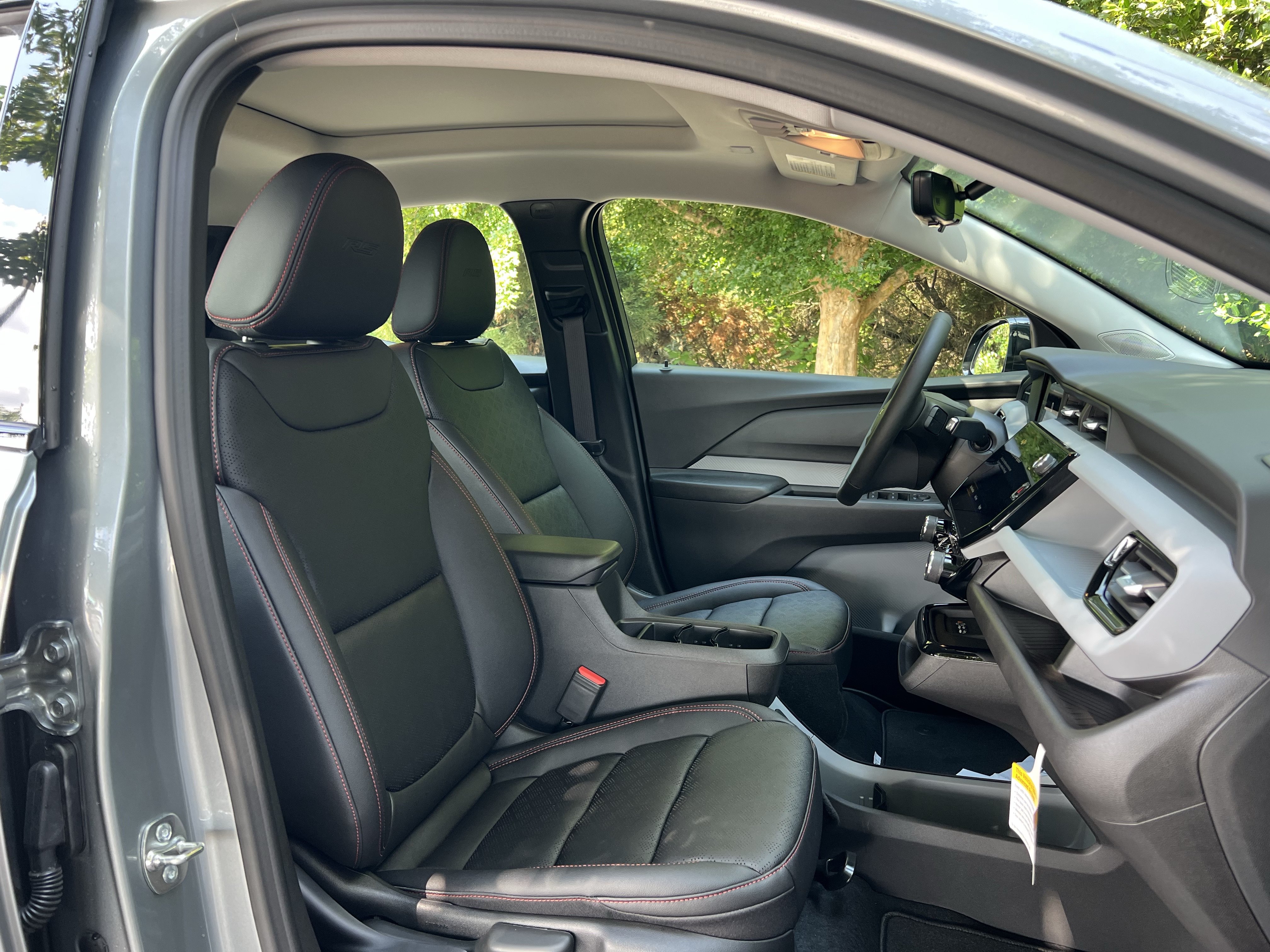 New 2027 Chevrolet Bolt RS w/ Technology Package FWD image 34