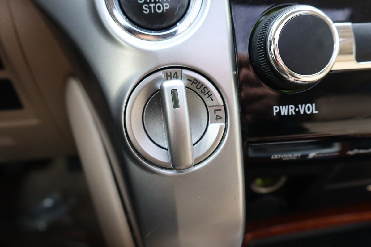 Used 2013 Toyota Land Cruiser image 19