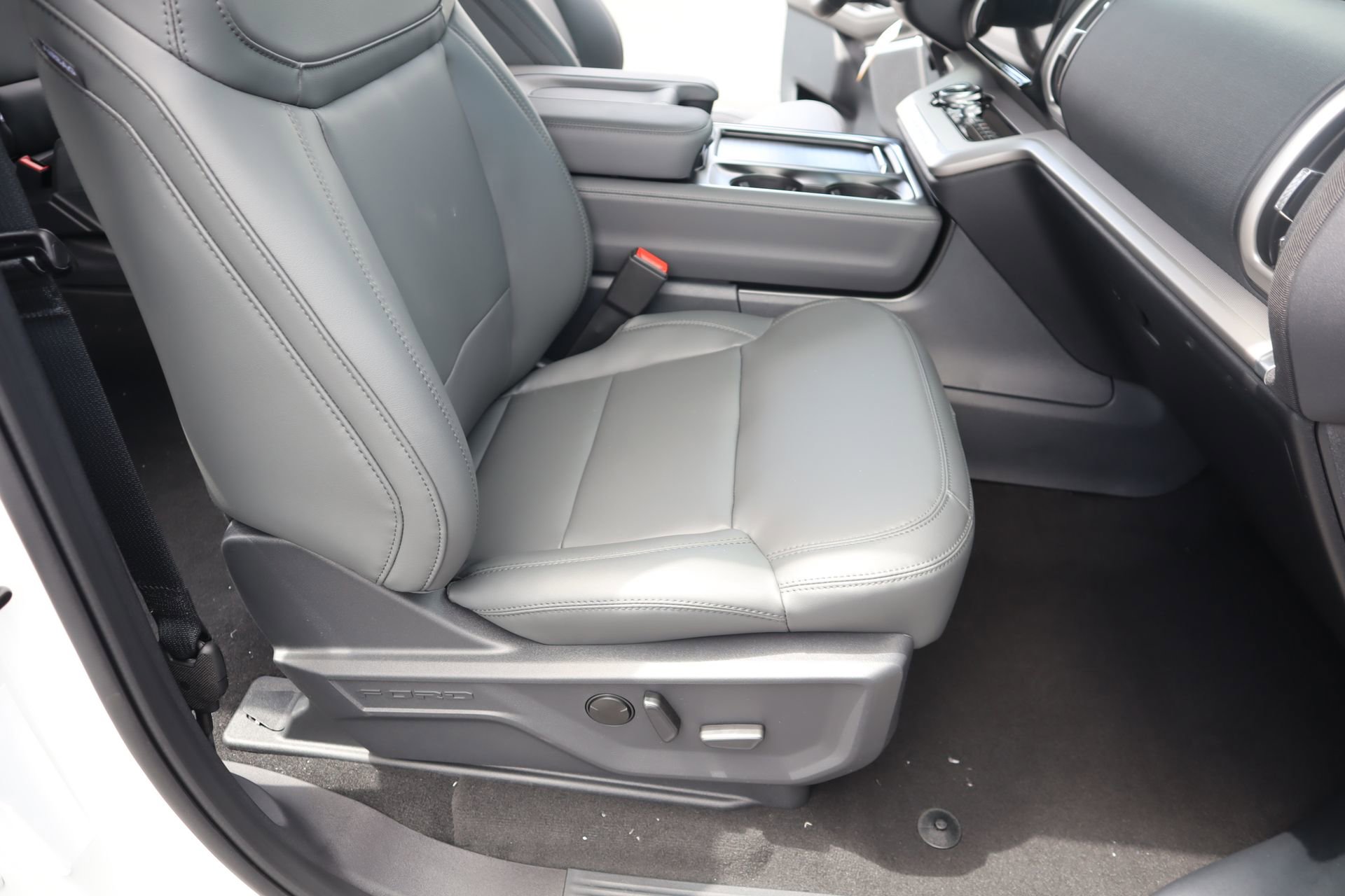 New 2026 Ford Expedition Active AWD/4WD image 15