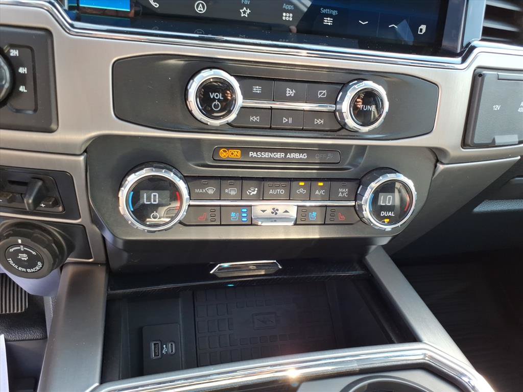 Used 2022 Ford F350 Platinum w/ Tremor Off-Road Package AWD/4WD image 17