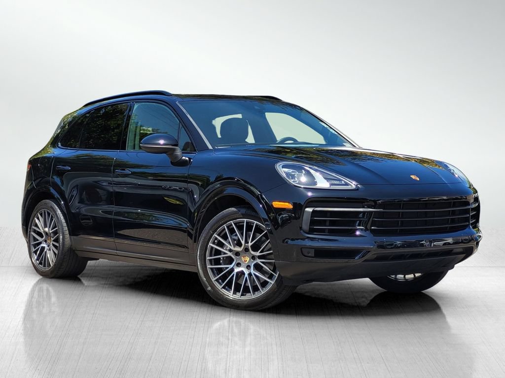 Used 2022 Porsche Cayenne w/ Premium Package AWD/4WD image 2
