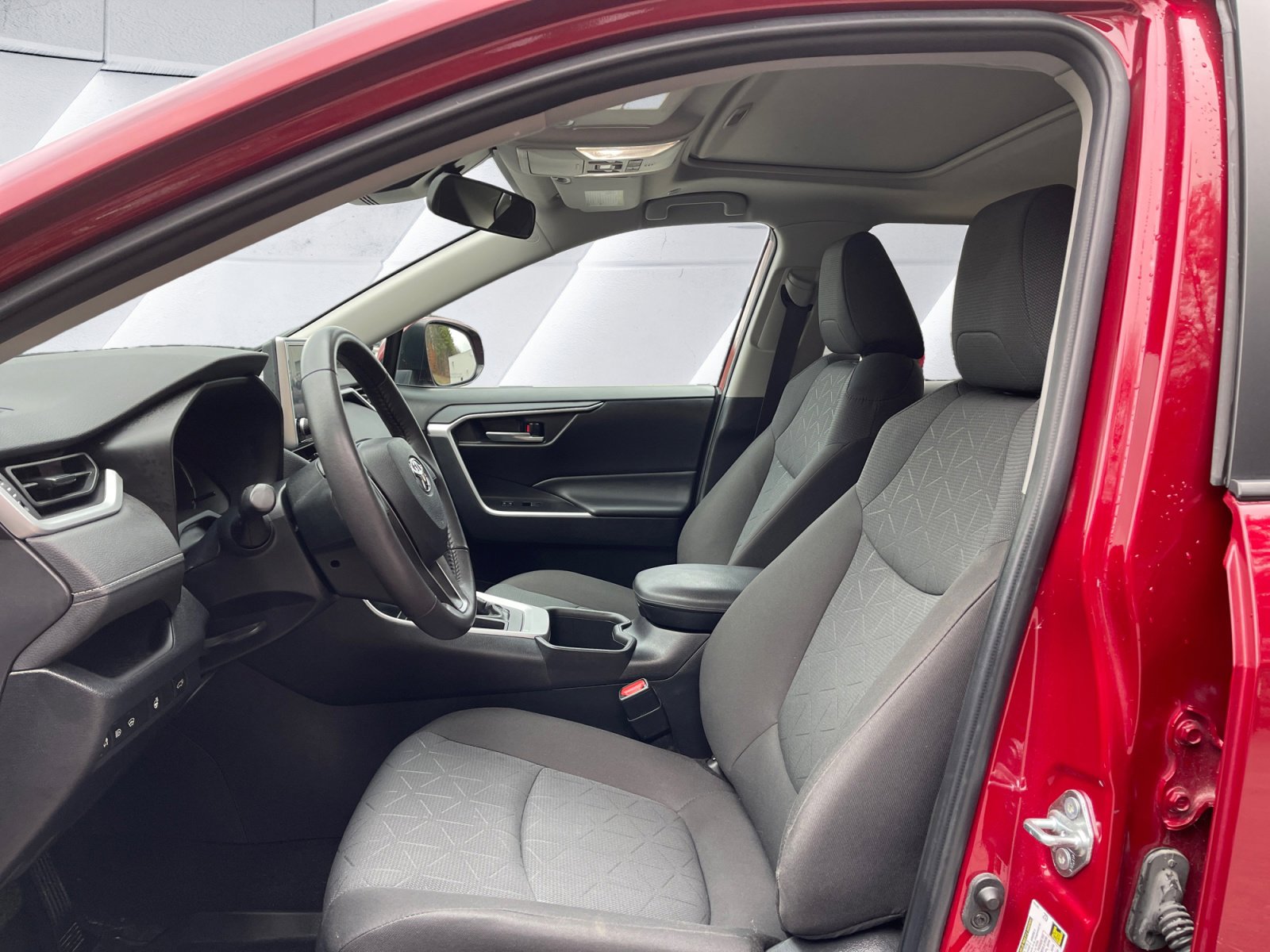 Used 2023 Toyota RAV4 XLE w/ Convenience Package image 10