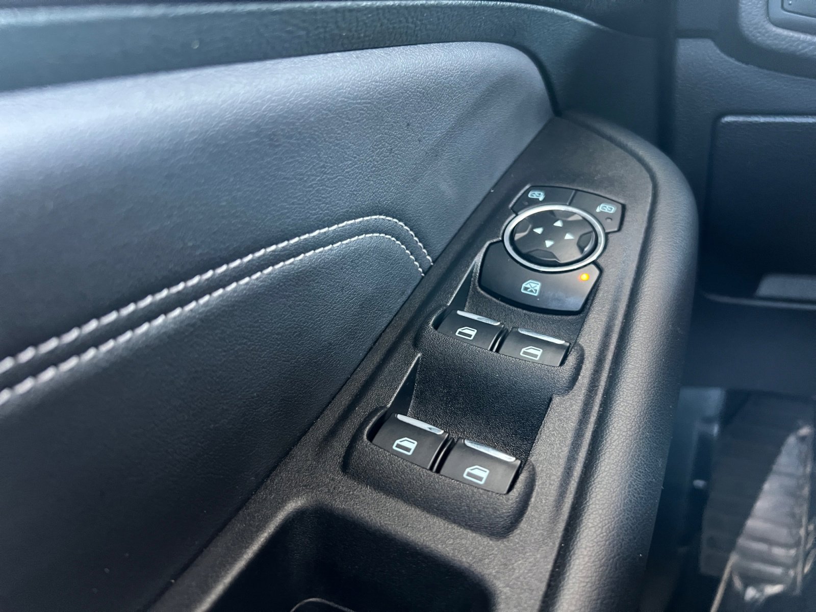 Used 2024 Ford Edge Titanium AWD/4WD image 20