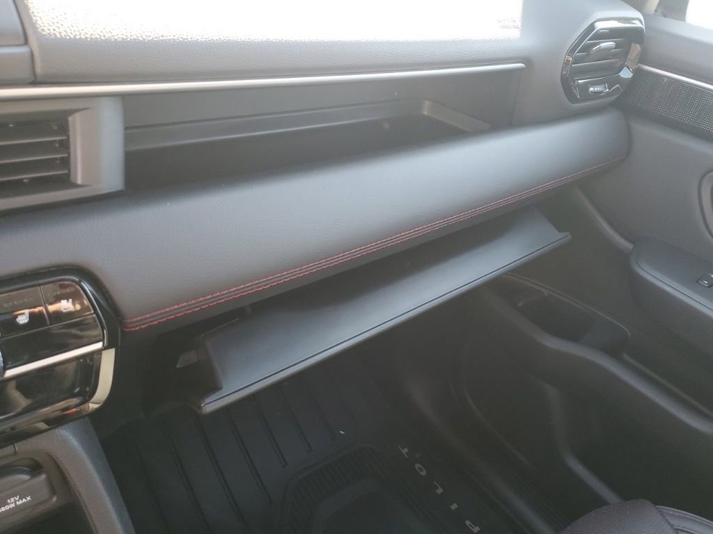 Used 2025 Honda Pilot Black Edition image 23