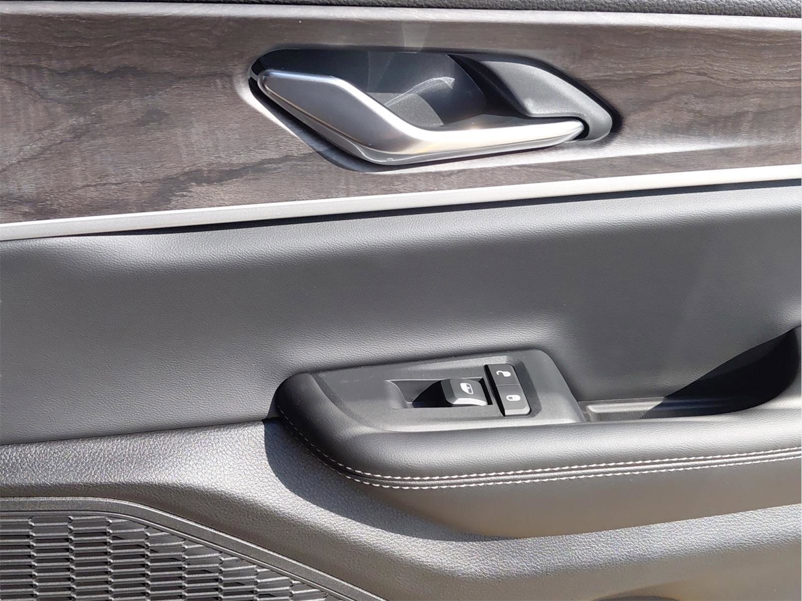 New 2025 Jeep Grand Cherokee L Limited image 21