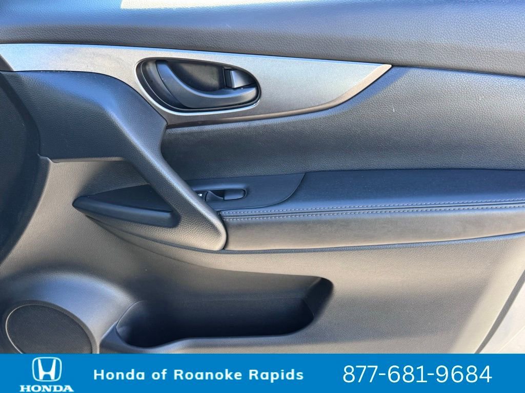 Used 2020 Nissan Rogue Sport S image 14