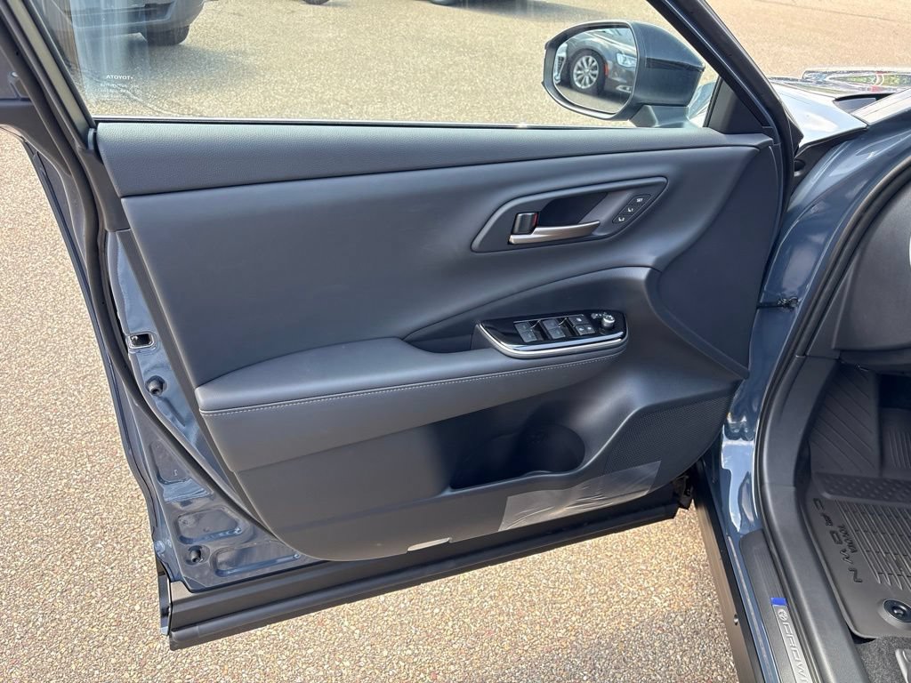 Used 2026 Toyota Crown Signia AWD/4WD image 12
