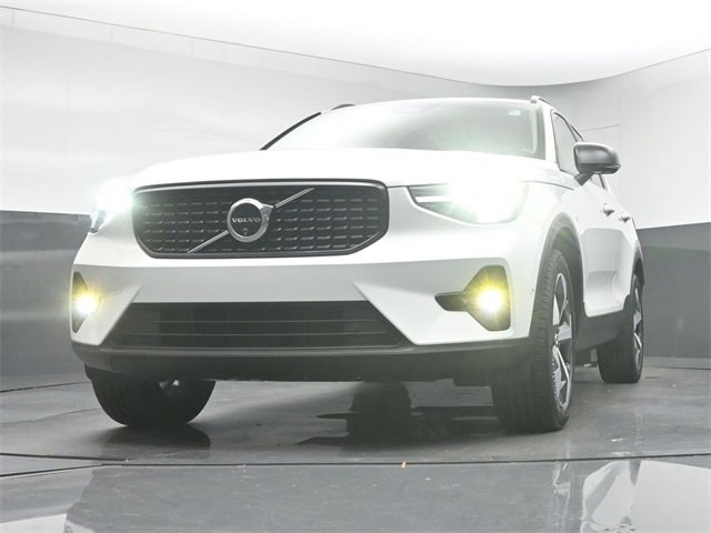 Used 2024 Volvo XC40 B5 Plus image 37