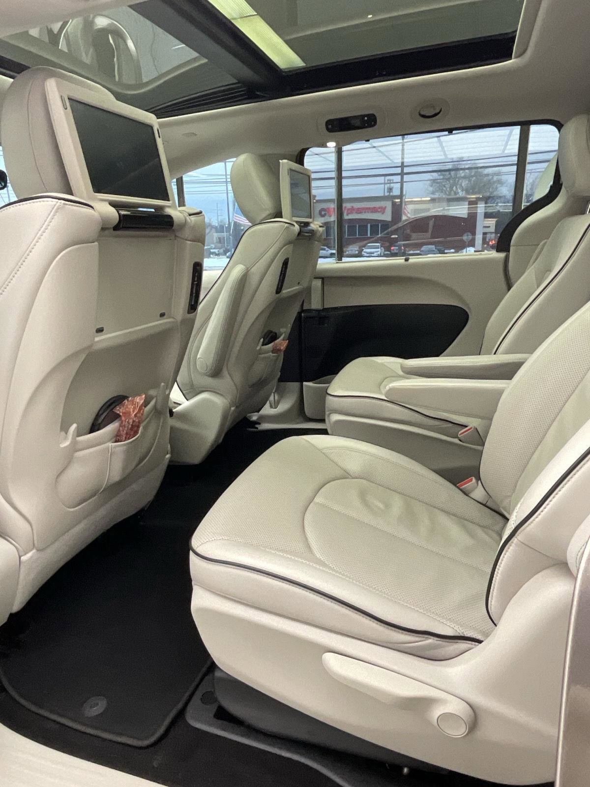 Used 2018 Chrysler Pacifica Limited w/ Advanced Safetytec Group image 25