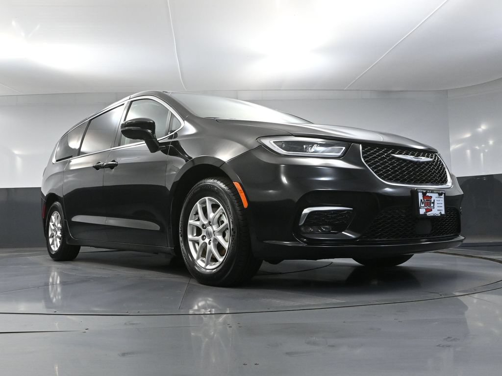 Used 2024 Chrysler Pacifica Touring-L FWD image 44