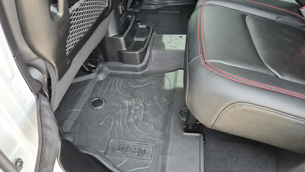 Used 2025 Jeep Wrangler Unlimited Rubicon AWD/4WD image 24