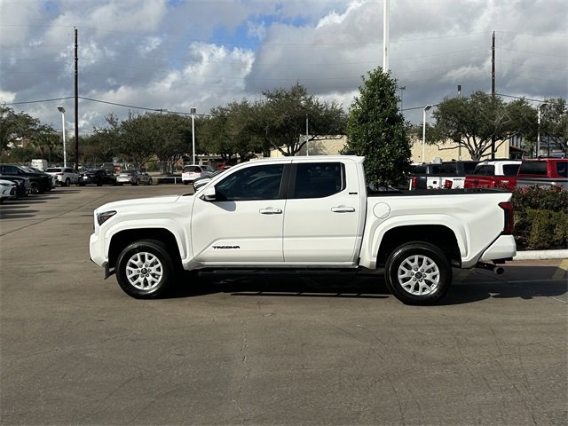 Used 2025 Toyota Tacoma SR5 image 4