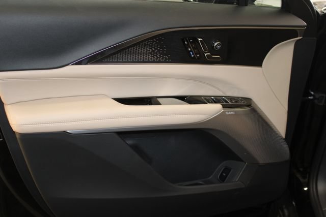 New 2026 Cadillac Lyriq Signature Luxury w/ Nappa Leather Package AWD/4WD image 32