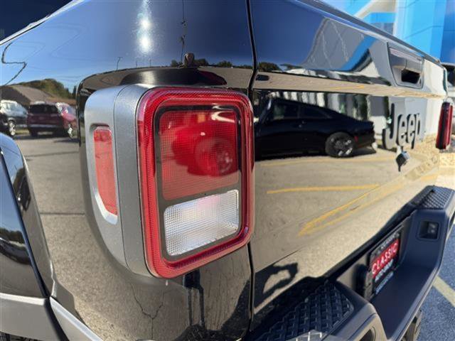 Used 2024 Jeep Gladiator Sport image 29