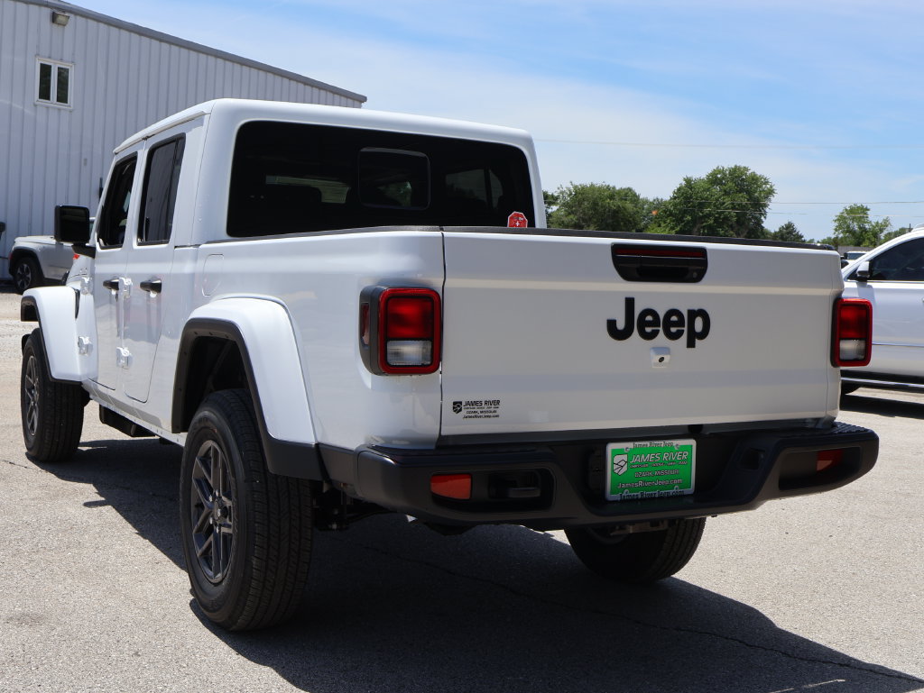 New 2026 Jeep Gladiator Sport AWD/4WD image 3