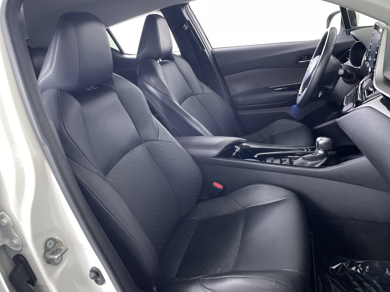 Used 2020 Toyota C-HR Limited FWD image 23