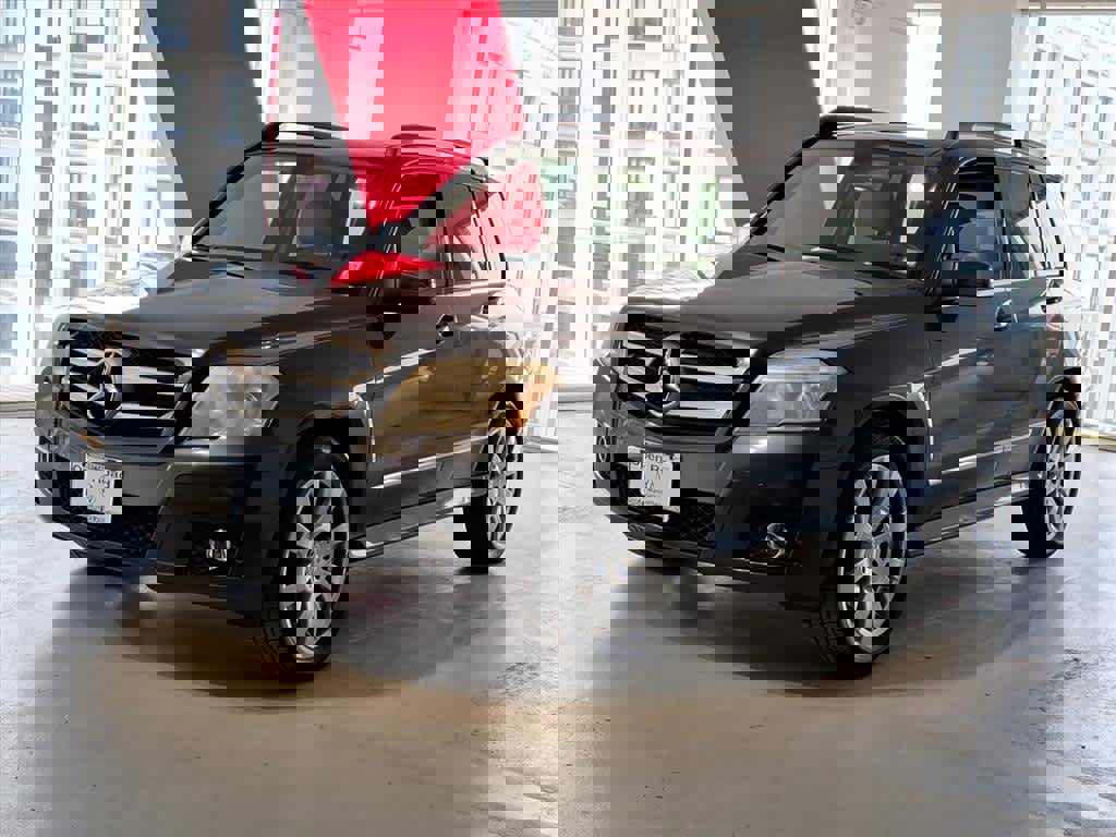 Used 2010 Mercedes-Benz GLK 350 4MATIC image 1