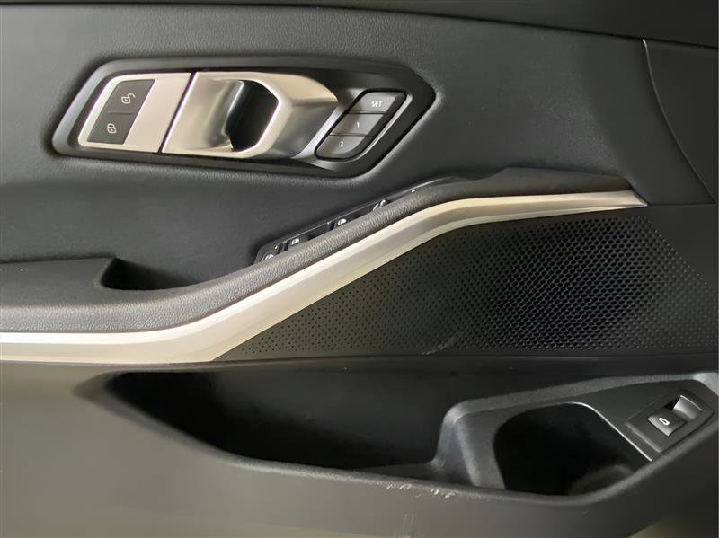 Used 2020 BMW 330i xDrive Sedan w/ Convenience Package image 9