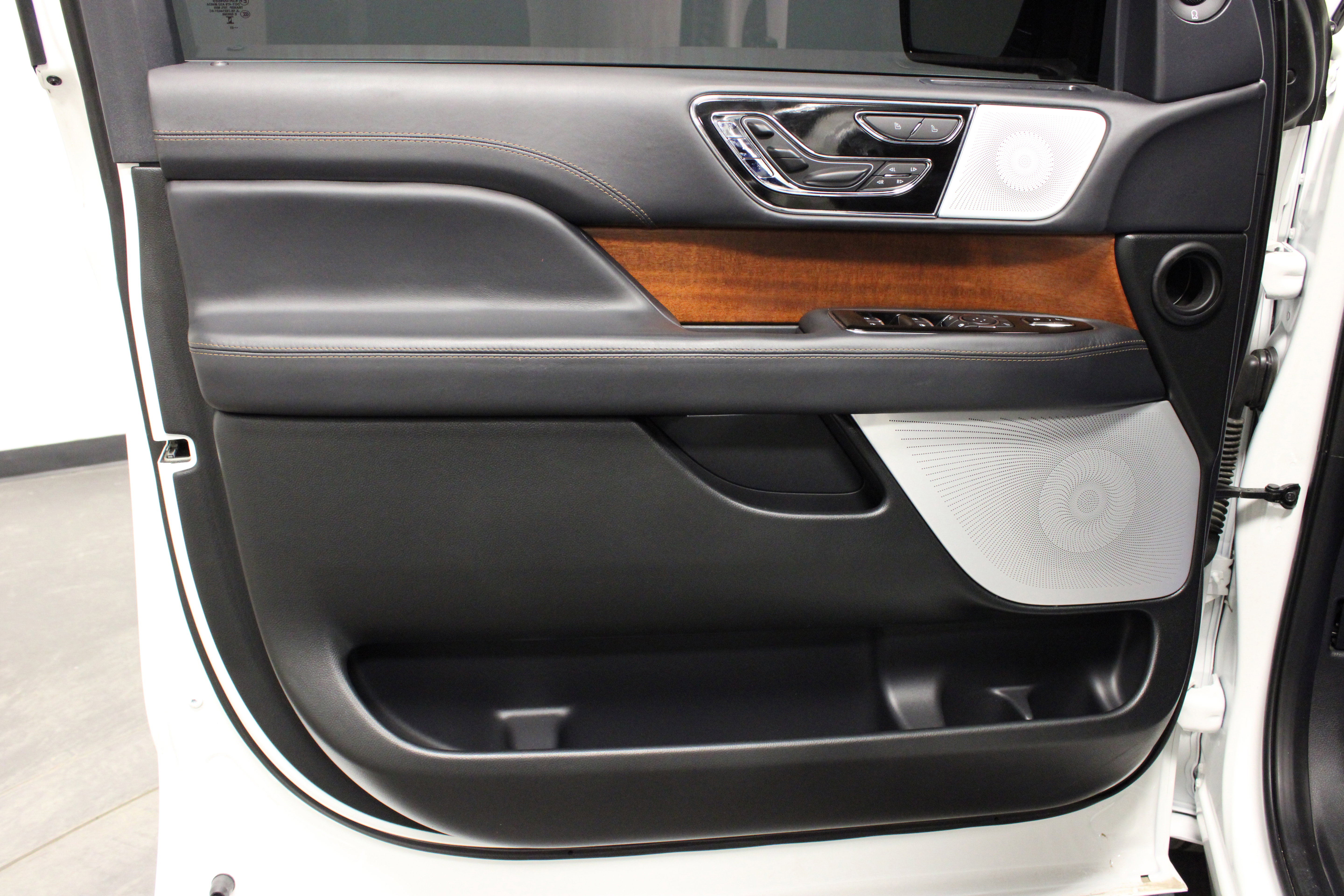 Used 2023 Lincoln Navigator L Black Label AWD/4WD image 21
