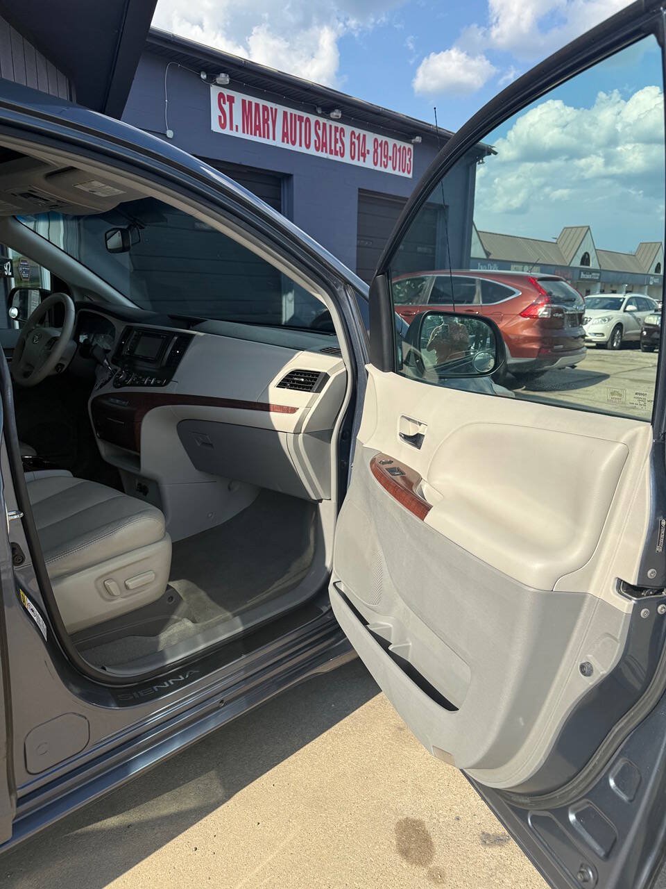 Used 2013 Toyota Sienna XLE FWD image 7