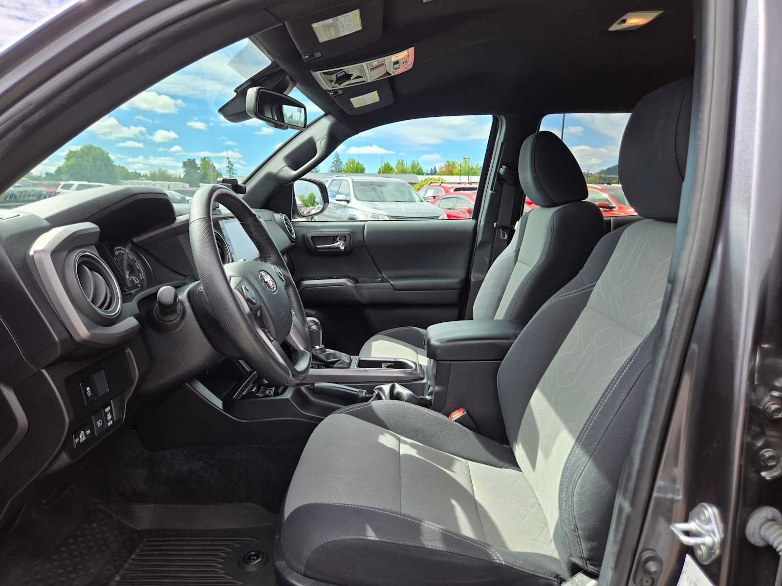 Used 2022 Toyota Tacoma TRD Off-Road w/ Technology Package AWD/4WD image 24
