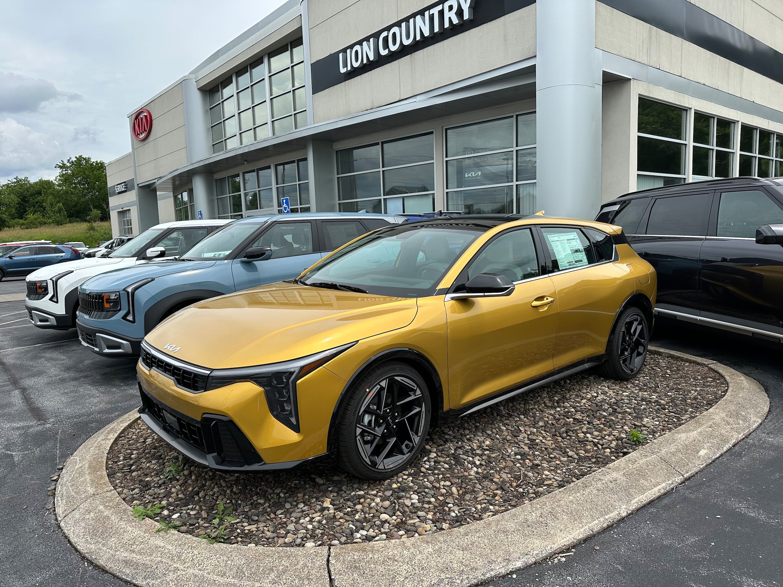 New 2026 Kia K4 GT-Line w/ GT-Line Premium Package FWD image 1