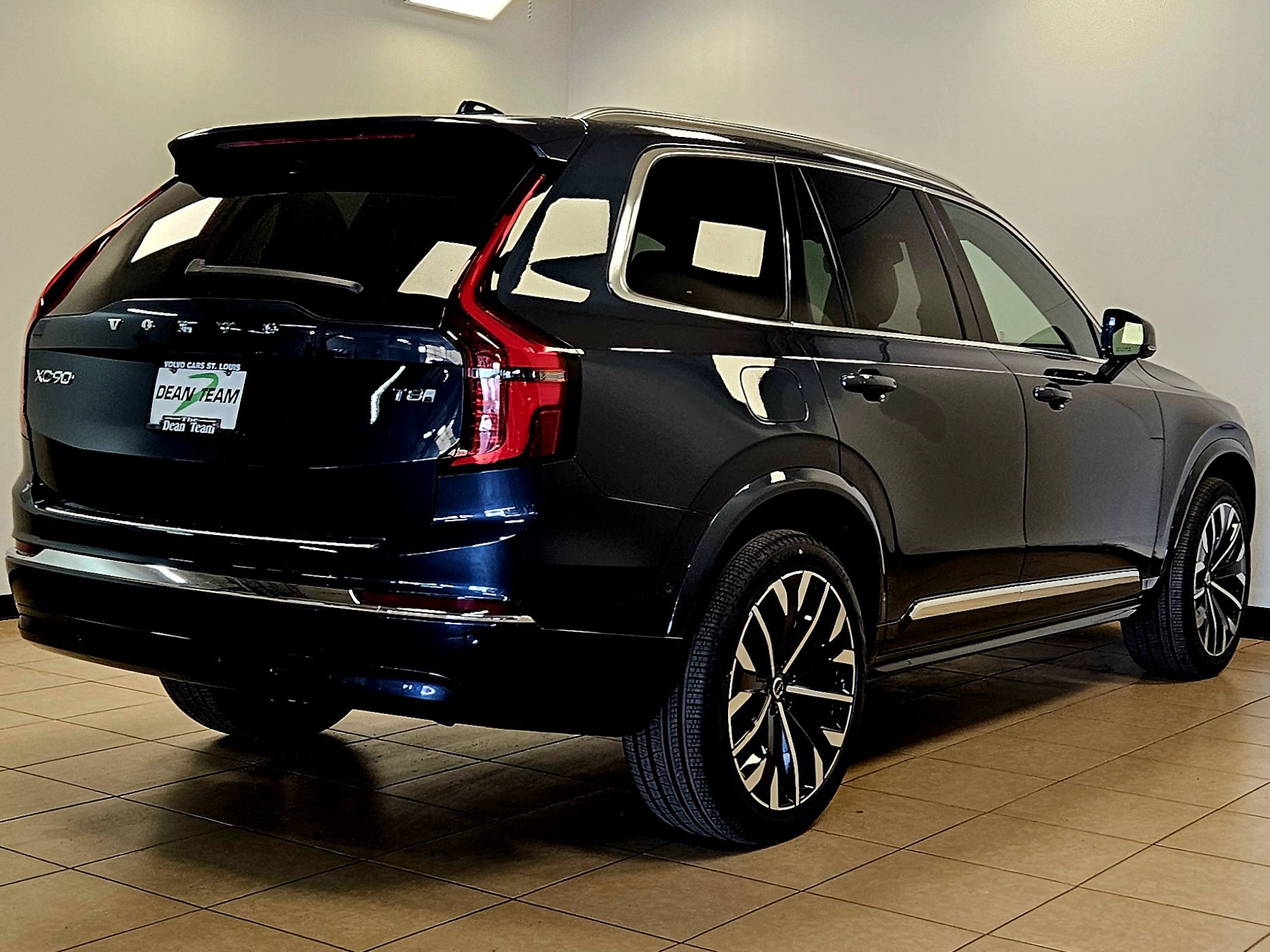 New 2026 Volvo XC90 T8 Plus w/ Protection Package AWD/4WD image 5