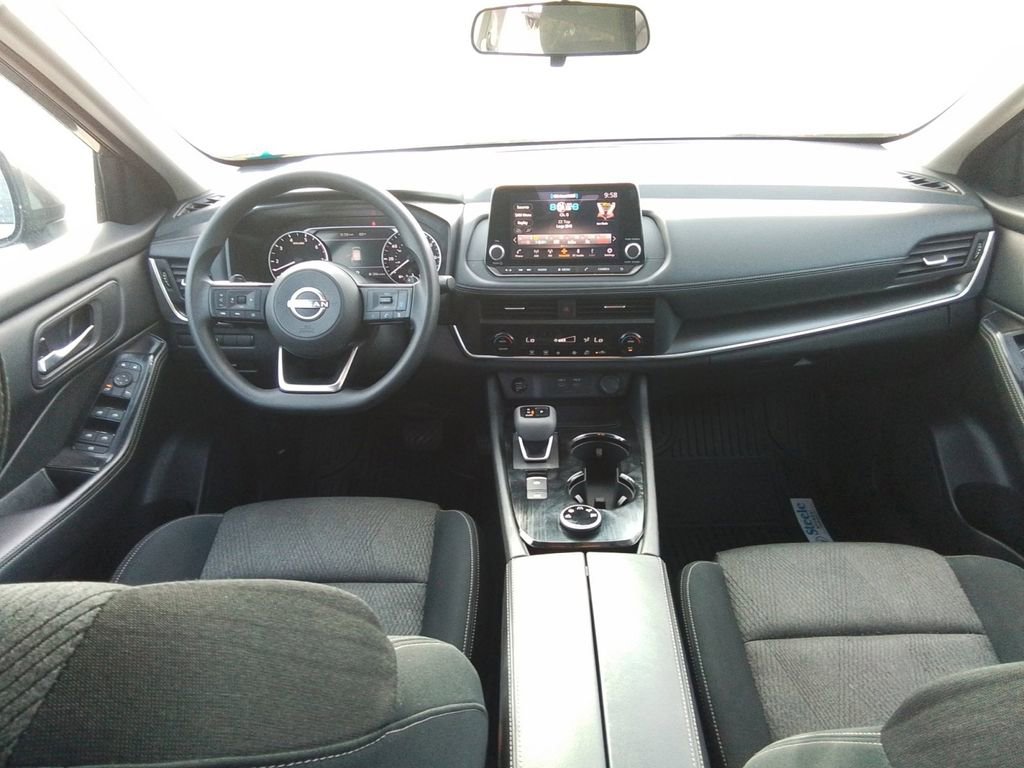 Used 2024 Nissan Rogue SV image 10